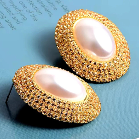 Aziza Pearl Oval Crystal Earrings - Picture 7 of 9